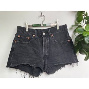 Levi’s 501 High Rise Frayed Hem Shorts- Size 26